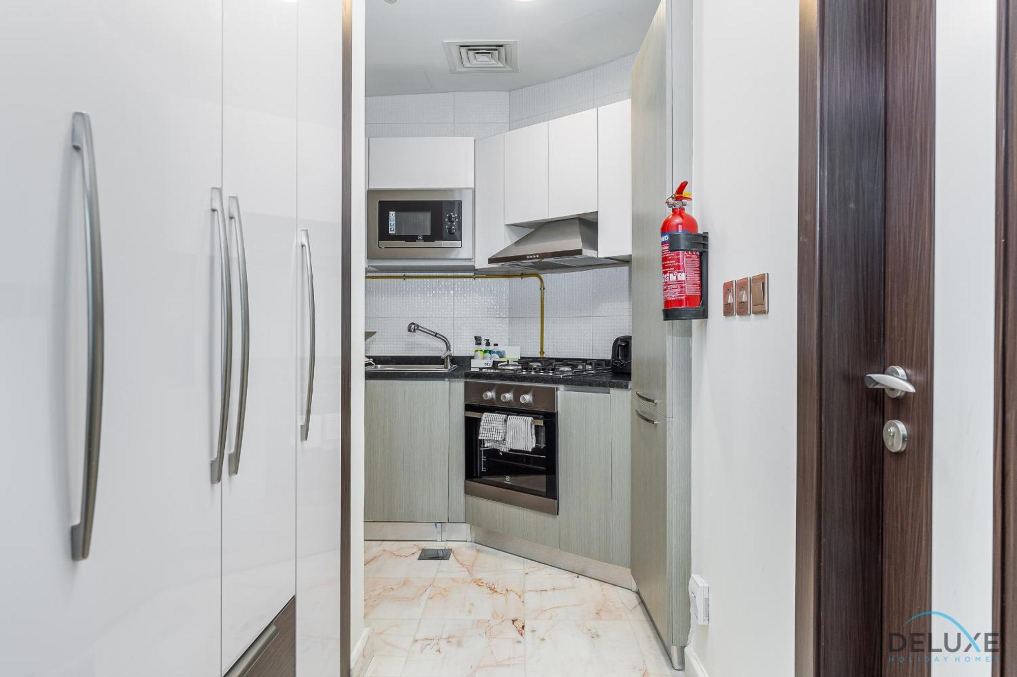 Rate Of The Week Modern Studio With Canal Views By Deluxe Holiday Homes Dubai Exterior photo