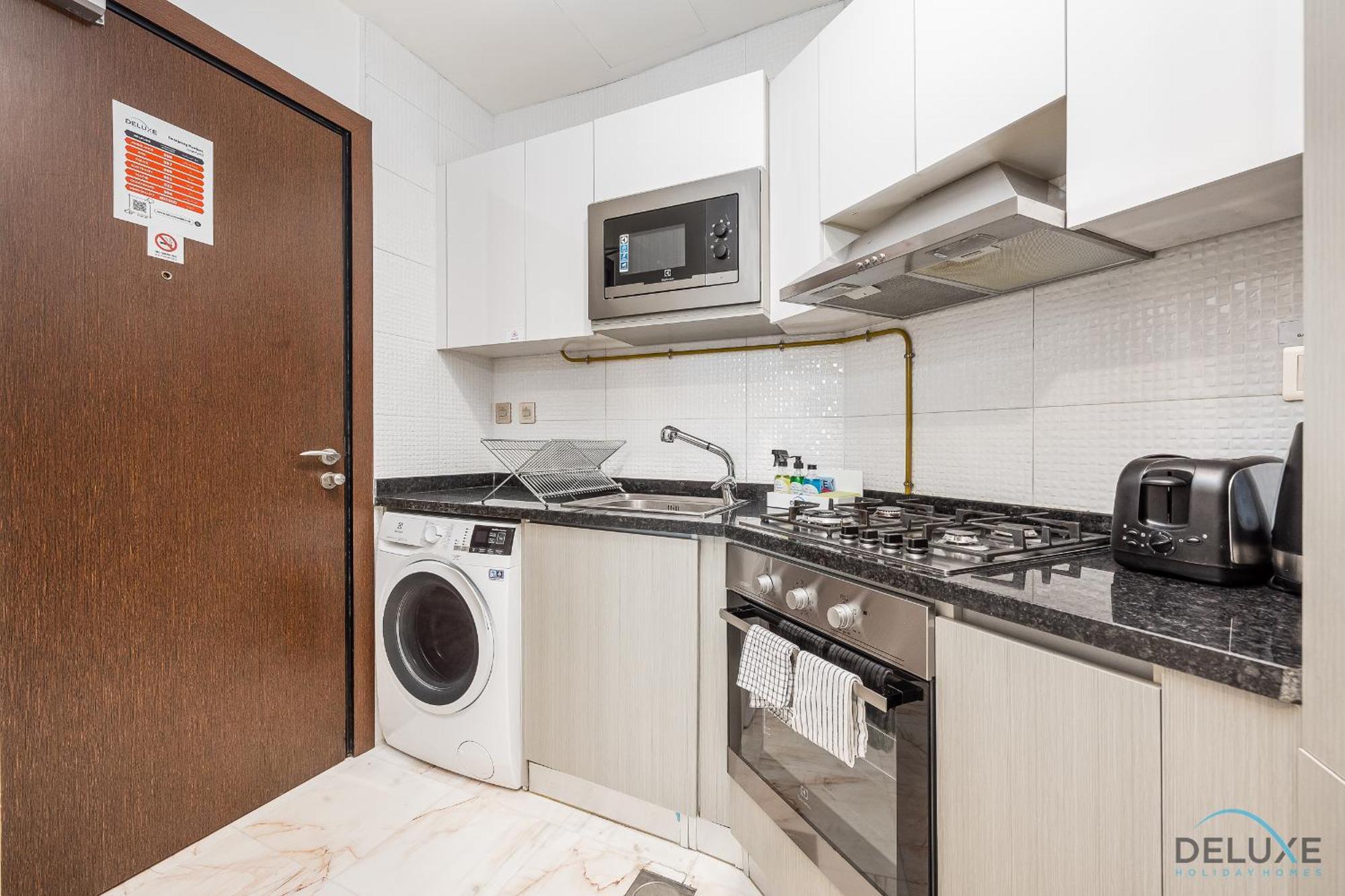 Rate Of The Week Modern Studio With Canal Views By Deluxe Holiday Homes Dubai Exterior photo